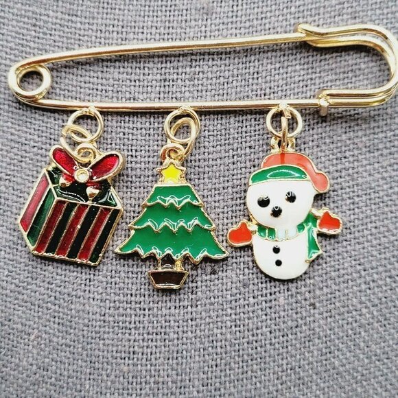 Christmas Brooch & Pin Gold Tone Christmas Present Brooch & Safety Pin Style - Picture 4 of 10